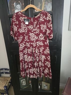 elisse Burgundy Floral Mini Dress with V-Neck